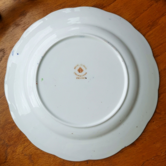 Royal Albert Heirloom Pattern Salad/Bread/Cake Plate - Picture 3 of 4